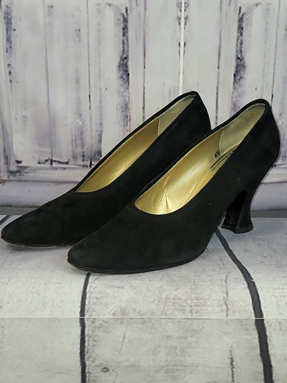 Yves Saint Laurent Suede Pumps